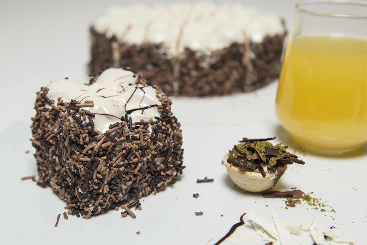 Profiterollü Mono Beyaz - Cakesstop